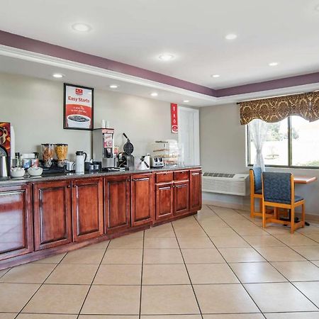 Econo Lodge Inn & Suites Эвергрин Экстерьер фото
