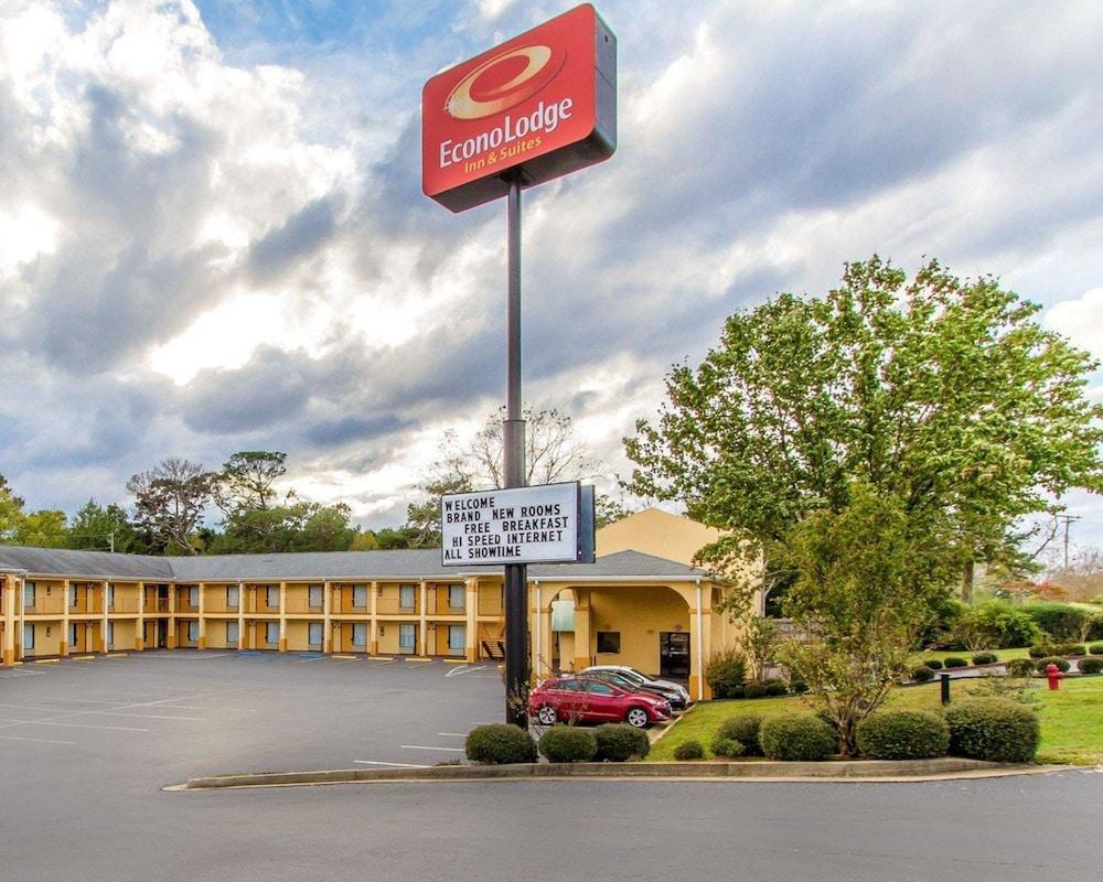 Econo Lodge Inn & Suites Эвергрин Экстерьер фото