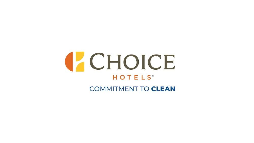 Econo Lodge Inn & Suites Эвергрин Экстерьер фото
